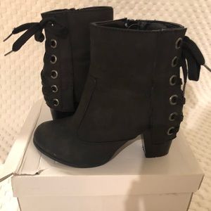 EUC 2 lips too corset booties size 8